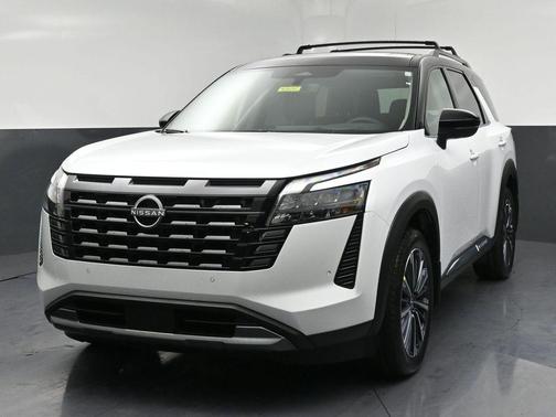White / Black 2026 Nissan Pathfinder Platinum