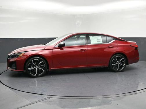 Scarlet Ember 2026 Nissan Altima 2.5 SR