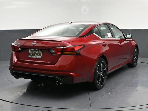 Scarlet Ember 2026 Nissan Altima 2.5 SR