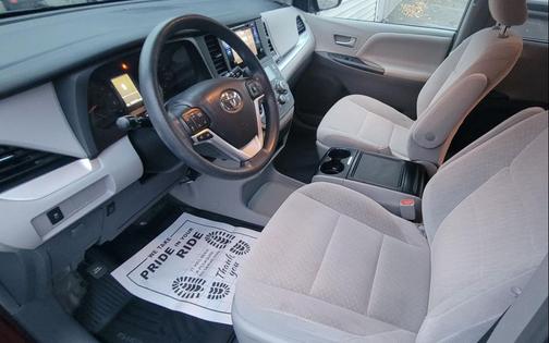 2017 Toyota Sienna LE