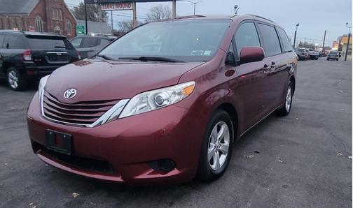 2017 Toyota Sienna LE