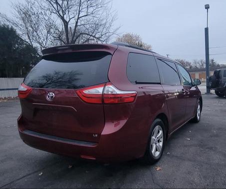 2017 Toyota Sienna LE