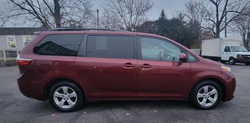 2017 Toyota Sienna LE