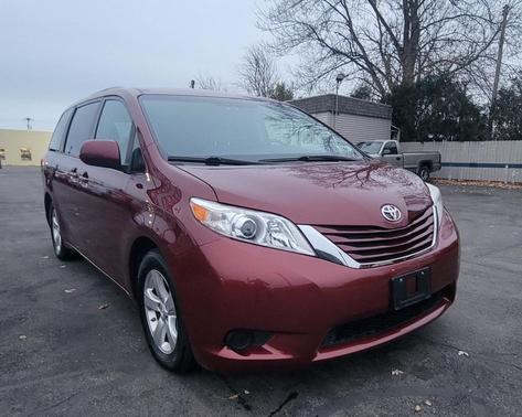 2017 Toyota Sienna LE