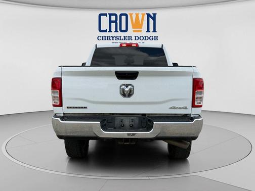Bright White Clearcoat 2024 RAM 2500 Big Horn Crew Cab 4x4 6'4' Box