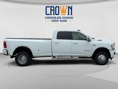 Bright White Clearcoat 2024 RAM 3500 Laramie Crew Cab 4x4 8' Box