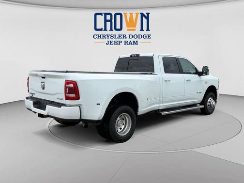 Bright White Clearcoat 2024 RAM 3500 Laramie Crew Cab 4x4 8' Box