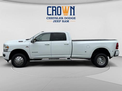 Bright White Clearcoat 2024 RAM 3500 Laramie Crew Cab 4x4 8' Box
