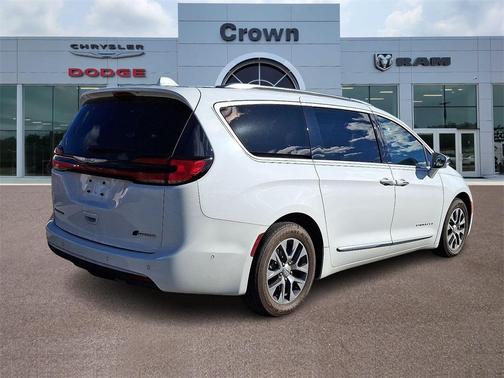 2022 Chrysler Pacifica L
