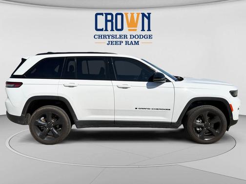 Bright White Clearcoat 2024 Jeep Grand Cherokee Limited