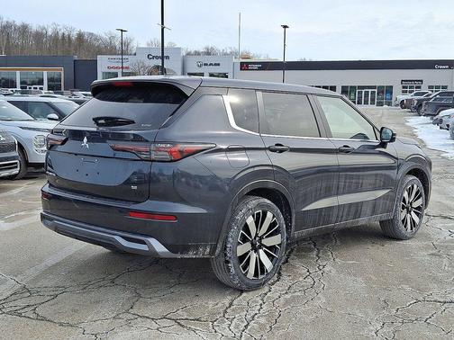Graphite Gray 2026 Mitsubishi Outlander SE S-AWC