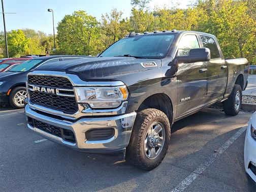 2022 RAM 2500 Tradesman Crew Cab 4x4 6'4' Box