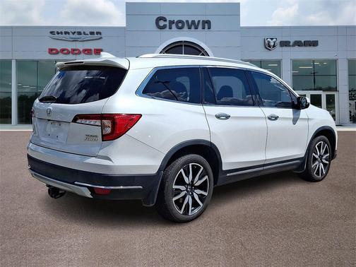 2022 Honda Pilot Touring 8-Passenger
