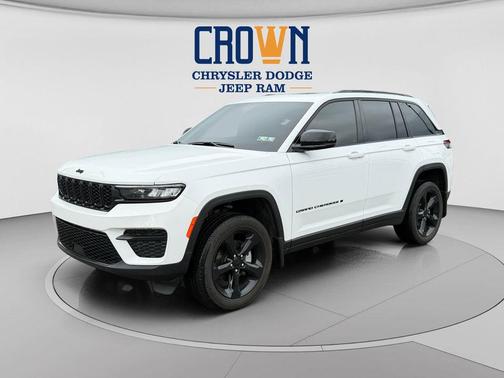 Bright White Clearcoat 2025 Jeep Grand Cherokee Altitude