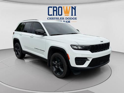 Bright White Clearcoat 2025 Jeep Grand Cherokee Altitude