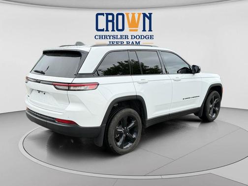 Bright White Clearcoat 2025 Jeep Grand Cherokee Altitude
