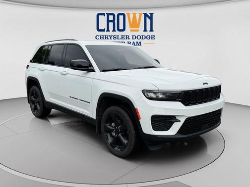 Bright White Clearcoat 2025 Jeep Grand Cherokee Altitude