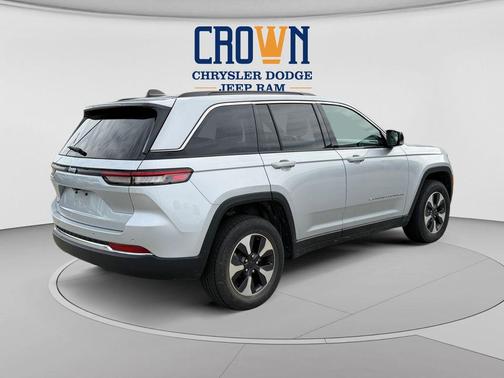 Silver Zynith 2024 Jeep Grand Cherokee 4xe Base