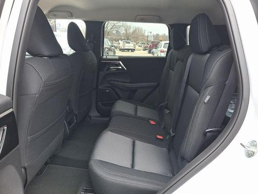 White Diamond 2026 Mitsubishi Outlander ES 1.5T S-AWC