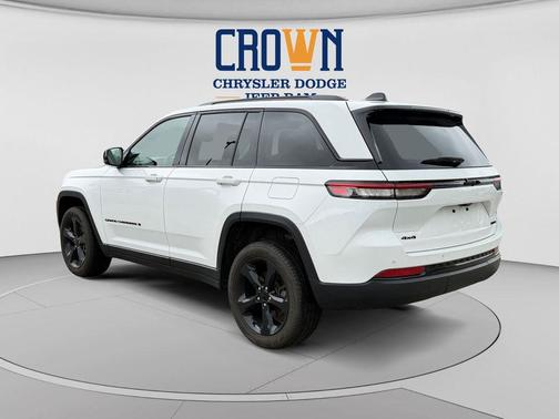 Bright White Clearcoat 2023 Jeep Grand Cherokee Limited