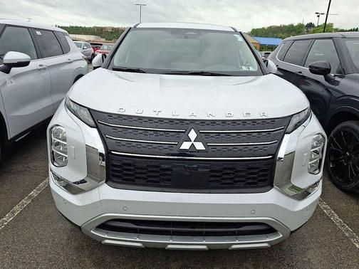 White Diamond 2024 Mitsubishi Outlander SE 2.5 S-AWC