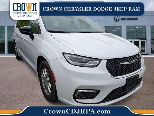 Bright White Clearcoat 2024 Chrysler Pacifica Touring L