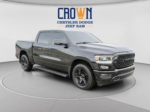 Diamond Black Crystal Pearlcoat 2023 RAM 1500 Big Horn/Lone Star