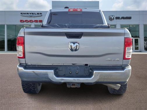 2022 RAM 2500 Tradesman Crew Cab 4x4 6'4' Box