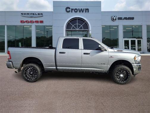 2022 RAM 2500 Tradesman Crew Cab 4x4 6'4' Box