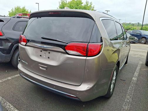Molten Silver 2018 Chrysler Pacifica Touring-L