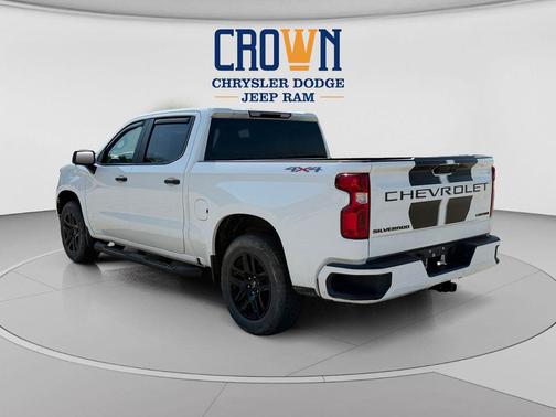 Summit White 2023 Chevrolet Silverado 1500 Custom