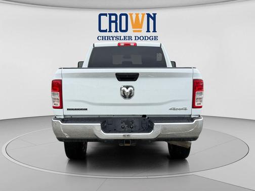 Bright White Clearcoat 2024 RAM 2500 Big Horn Crew Cab 4x4 6'4' Box