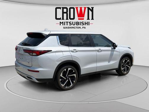 White Diamond 2024 Mitsubishi Outlander SE S-AWC