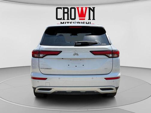 White Diamond 2024 Mitsubishi Outlander SE 2.5 S-AWC