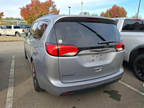 2020 Chrysler Pacifica Touring