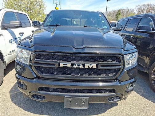 Diamond Black Crystal Pearlcoat 2023 RAM 1500 Big Horn/Lone Star