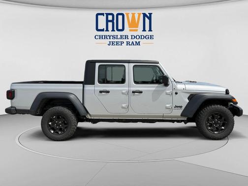 Silver Zynith Clearcoat 2023 Jeep Gladiator Sport