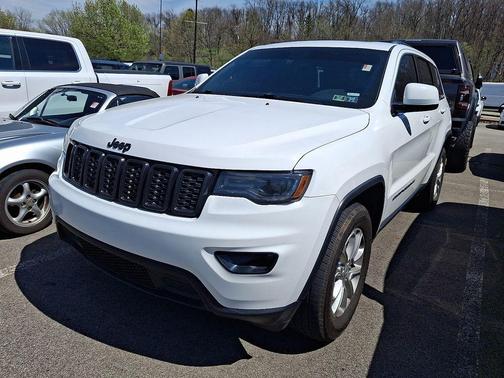 Bright White Clearcoat 2021 Jeep Grand Cherokee Laredo