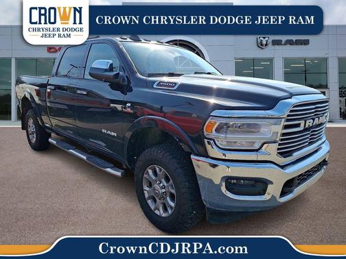 Diamond Black Crystal Pearlcoat 2019 RAM 3500 Laramie Crew Cab 4x4 6'4' Box