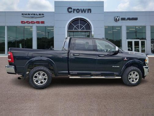 Diamond Black Crystal Pearlcoat 2019 RAM 3500 Laramie Crew Cab 4x4 6'4' Box