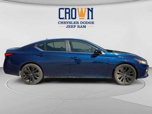 Deep Blue Pearl 2022 Nissan Altima SR FWD