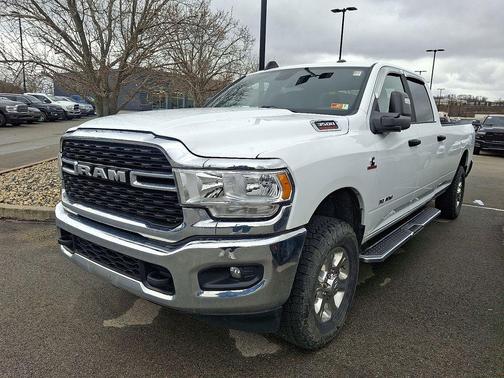 Bright White Clearcoat 2024 RAM 3500 Big Horn Crew Cab 4x4 8' Box
