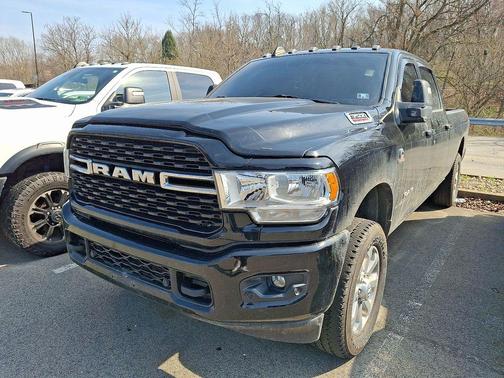 Diamond Black Crystal Pearlcoat 2023 RAM 3500 Big Horn Crew Cab 4x4 8' Box