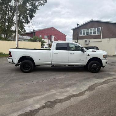 Bright White Clearcoat 2024 RAM 3500 Big Horn Crew Cab 4x4 8' Box