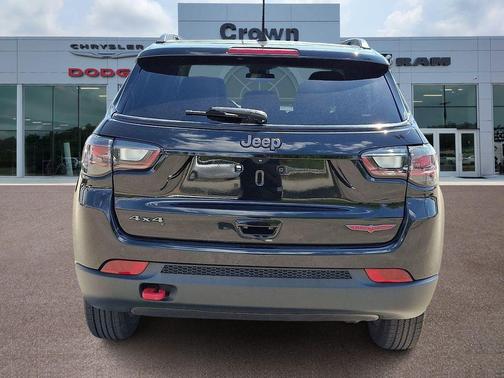 Diamond Black Crystal Pearlcoat 2022 Jeep Compass Trailhawk