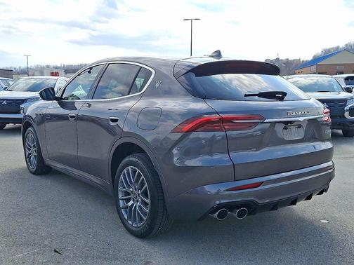 Gray 2024 Maserati Grecale GT