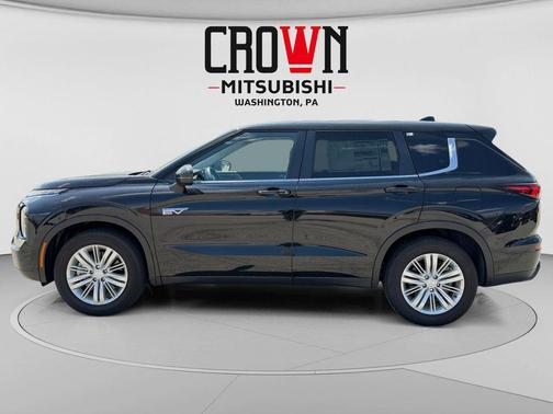 Labrador Black Pearl 2025 Mitsubishi Outlander ES S-AWC