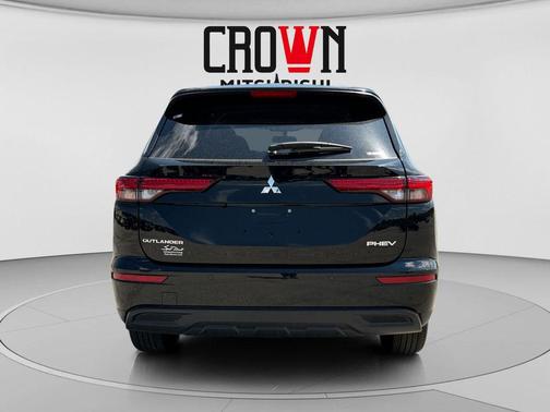 Labrador Black Pearl 2025 Mitsubishi Outlander ES S-AWC