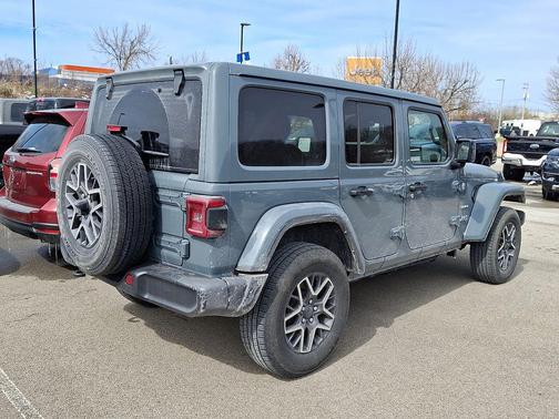2024 Jeep Wrangler 4-Door Sahara 4x4