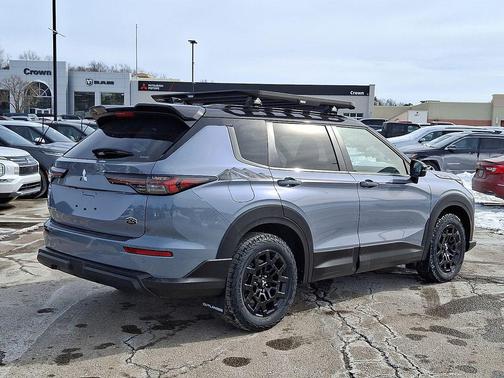 Moonstone Gray Metallic/Black Roof 2026 Mitsubishi Outlander Trail Edition 2.5 S-AWC
